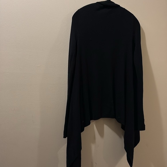 Lululemon Elegant Black Women's Sweater - size 6 - asymmetrical hem - Picture 5 of 5